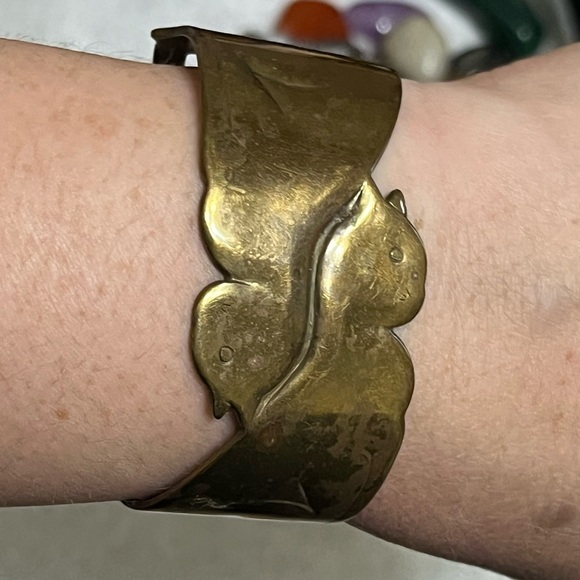 Back To Back Vintage Cat Cuff Bracelet - Picture 9 of 13